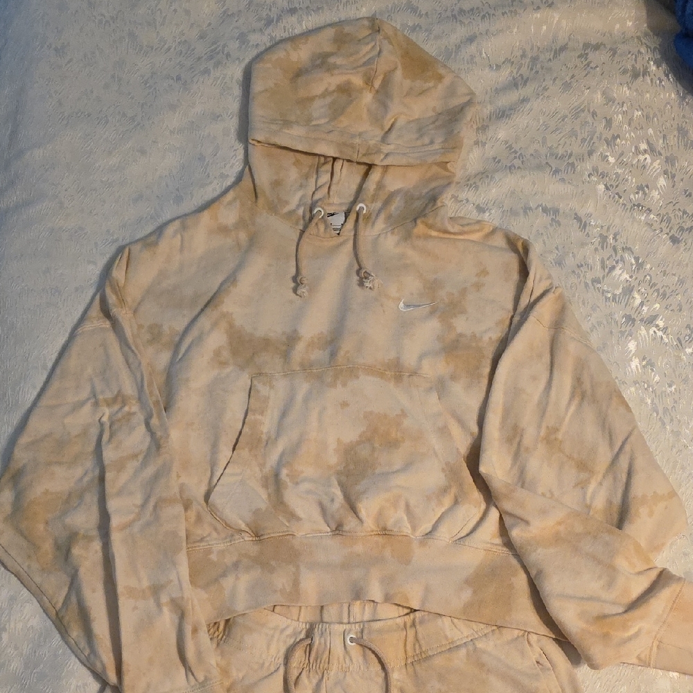 Nike Women's Beige Oversized Hoodie Sweater & Matching Shorts with Pockets